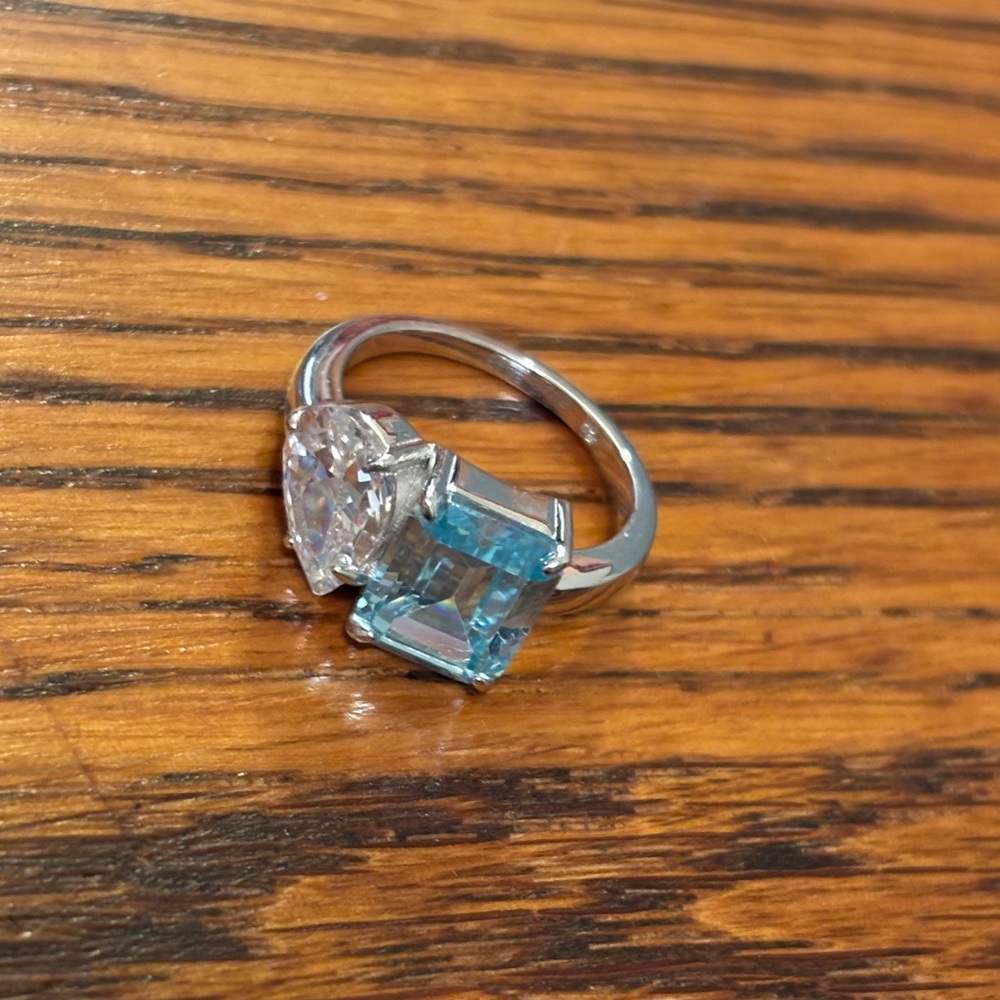 Elegant Silver and Blue Gemstone Toi et Moi Ring